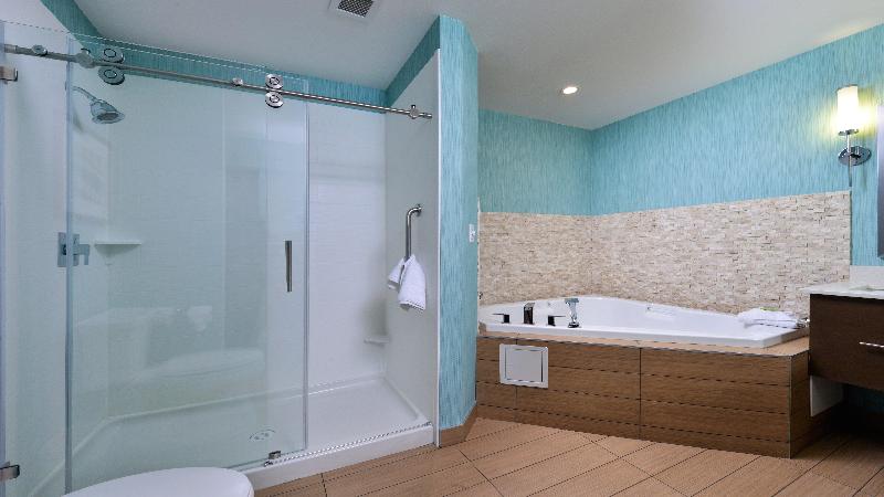 Люкс Кровать Кинг, Holiday Inn Hotel & Suites Edmonton Airport Conference Centre, An Ihg