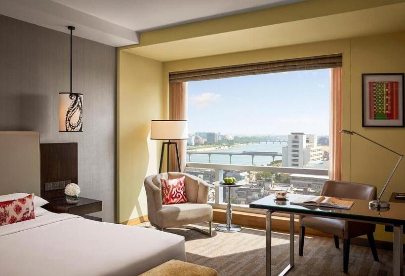 キングサイズベッドのスタンダードルーム, Hyatt Regency Ahmedabad