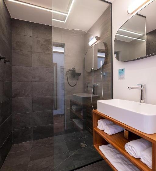 Номер Стандарт Вид на Море, Latitude 21