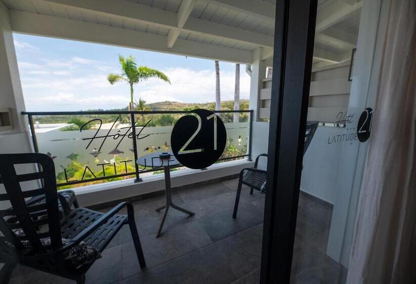 Номер Стандарт Вид на Море, Latitude 21