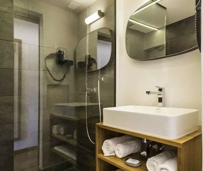اتاق استاندارد, Latitude 21