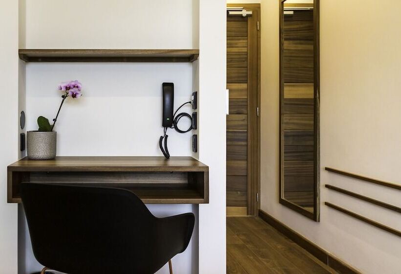 Номер Стандарт, Latitude 21