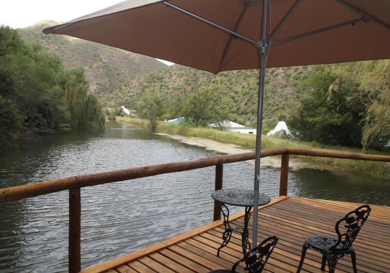 اتاق استاندارد با تخت بزرگ, Old Mill Lodge, Seasonal Working Ostrich Farm & Restaurant, Oudtshoorn