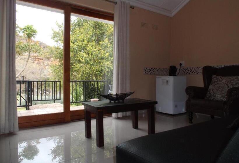 اتاق استاندارد با چشم‌انداز باغ, Old Mill Lodge, Seasonal Working Ostrich Farm & Restaurant, Oudtshoorn