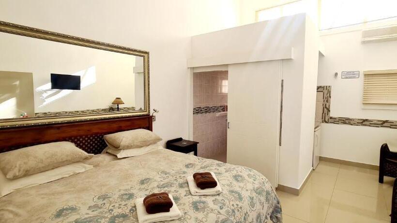 اتاق استاندارد با تخت بزرگ, Old Mill Lodge, Seasonal Working Ostrich Farm & Restaurant, Oudtshoorn