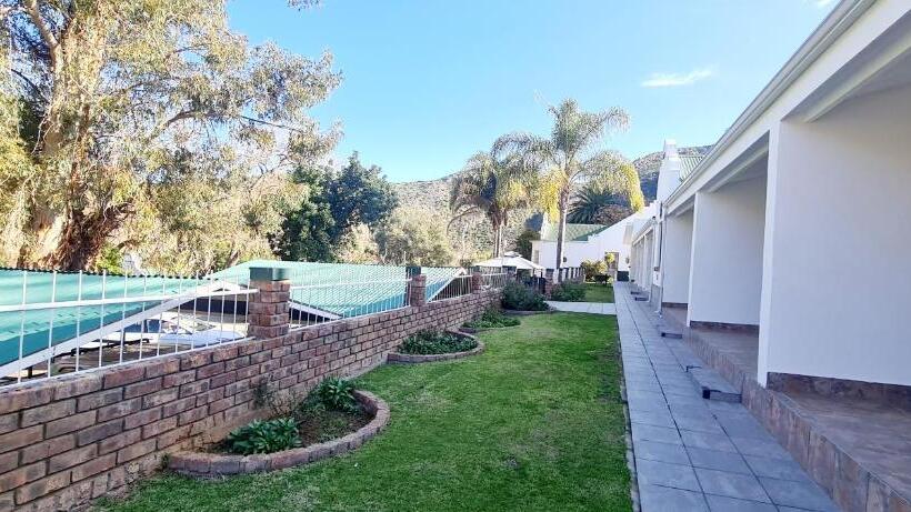 اتاق استاندارد با تخت بزرگ, Old Mill Lodge, Seasonal Working Ostrich Farm & Restaurant, Oudtshoorn