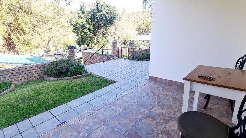 اتاق استاندارد با تخت بزرگ, Old Mill Lodge, Seasonal Working Ostrich Farm & Restaurant, Oudtshoorn