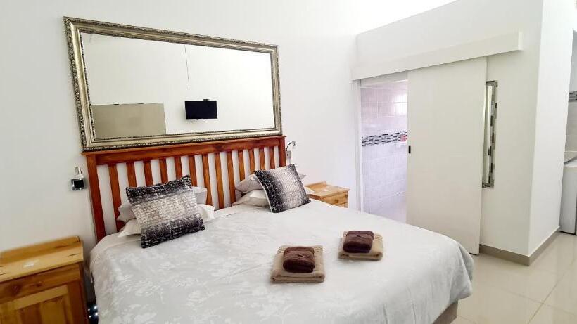 اتاق استاندارد با تخت بزرگ, Old Mill Lodge, Seasonal Working Ostrich Farm & Restaurant, Oudtshoorn