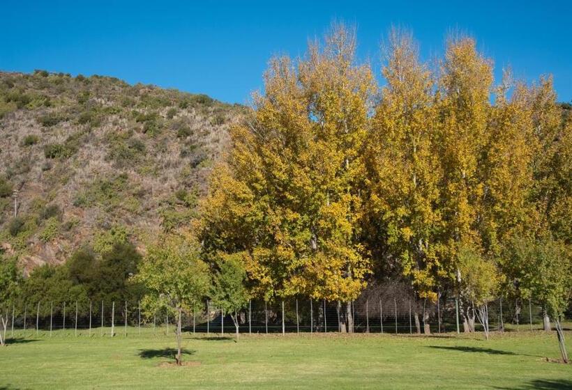 کلبه ییلاقی, Old Mill Lodge, Seasonal Working Ostrich Farm & Restaurant, Oudtshoorn