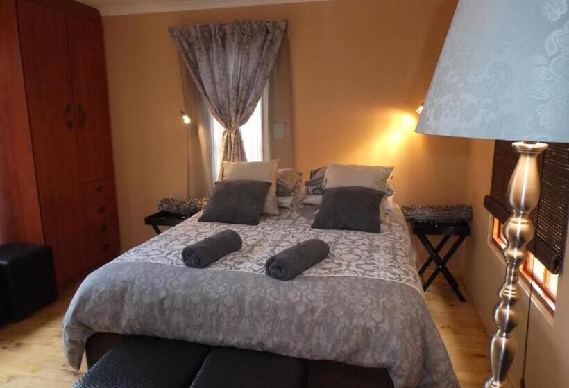 کلبه ییلاقی, Old Mill Lodge, Seasonal Working Ostrich Farm & Restaurant, Oudtshoorn
