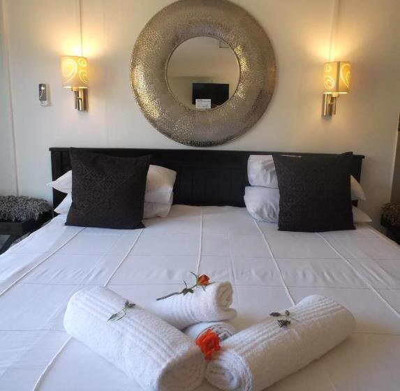 سوییت خانوادگی, Old Mill Lodge, Seasonal Working Ostrich Farm & Restaurant, Oudtshoorn
