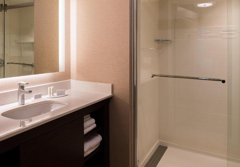 带大床的标准工作室, Residence Inn By Marriott Seattle University District