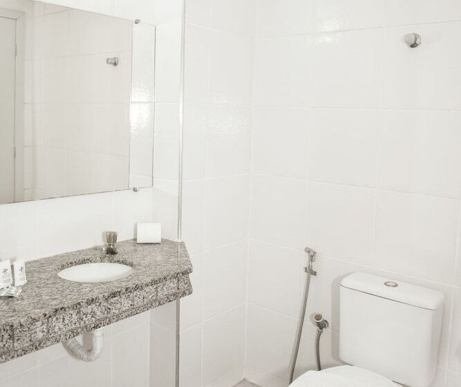 חדר דלוקס לשלושה, River Palace