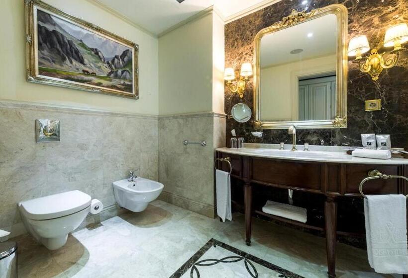 キングサイズベッドのスーペリアルーム, Rixos Khadisha Shymkent