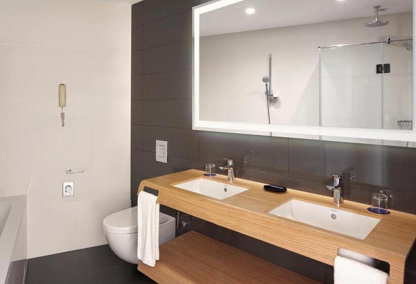 סוויטת אקזקיוטיב עם מרפסת, Sheraton Dubrovnik Riviera