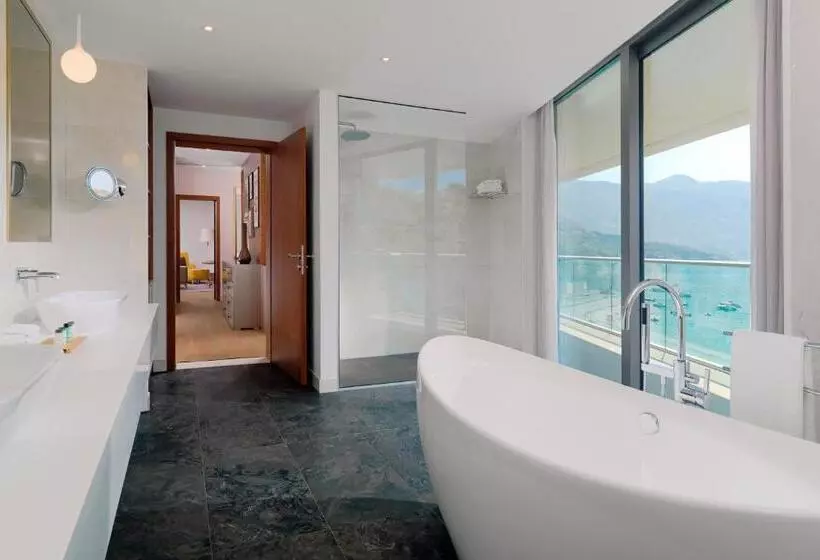 キングサイズベッドのスイートルーム, Sheraton Dubrovnik Riviera