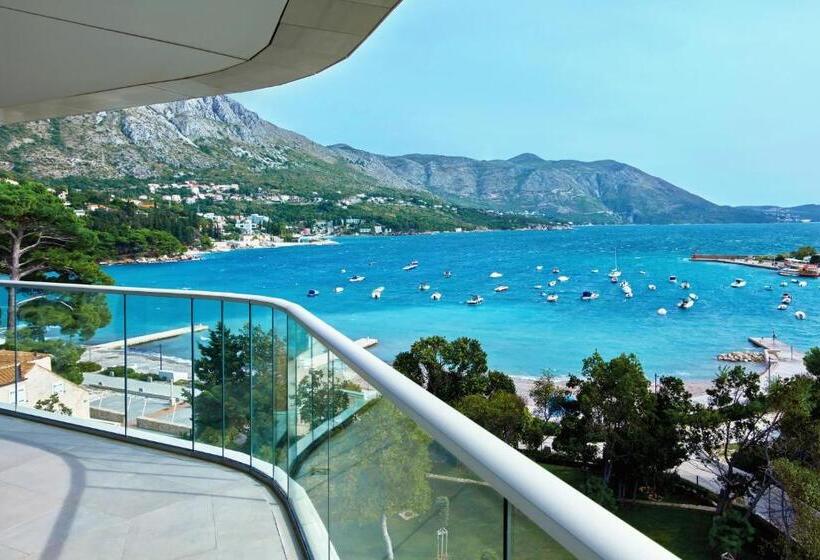 מיטת קינג בסוויטה, Sheraton Dubrovnik Riviera