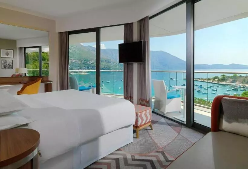 キングサイズベッドのスイートルーム, Sheraton Dubrovnik Riviera