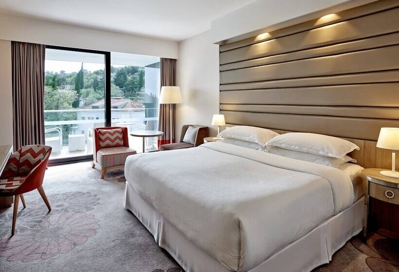 اتاق لوکس با بالکن و چشم‌انداز دریا, Sheraton Dubrovnik Riviera