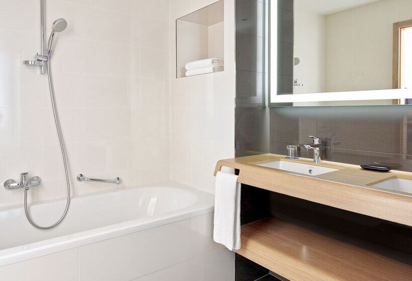 חדר דלוקס עם מרפסת נוף לים, Sheraton Dubrovnik Riviera