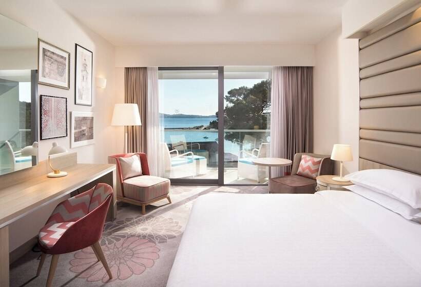 اتاق لوکس با بالکن و چشم‌انداز دریا, Sheraton Dubrovnik Riviera