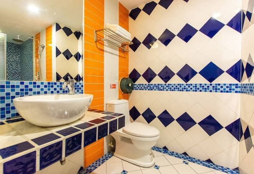 اتاق لوکس سه تخته, Ocean Star B&b