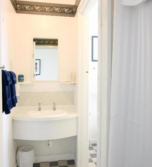 标准工作室, Queens Park Motels