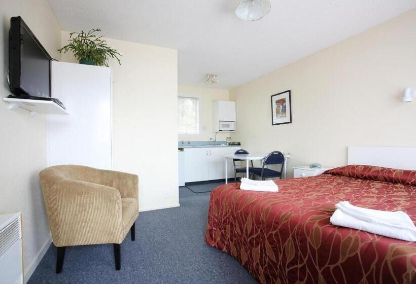 标准工作室, Queens Park Motels