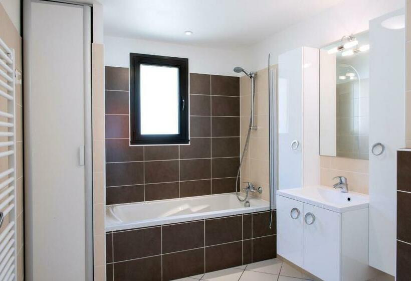 דירת שלושה חדרים, L Ecrin Du Lac