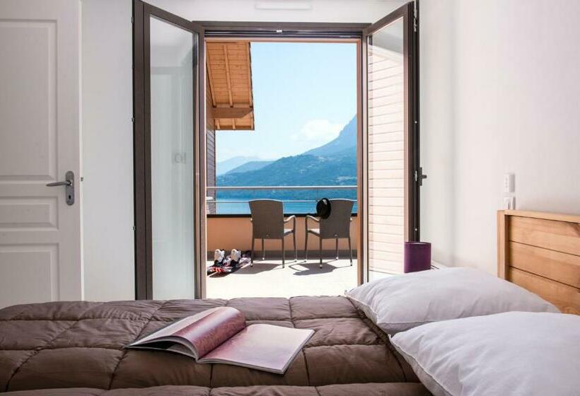 דירת שלושה חדרים, L Ecrin Du Lac