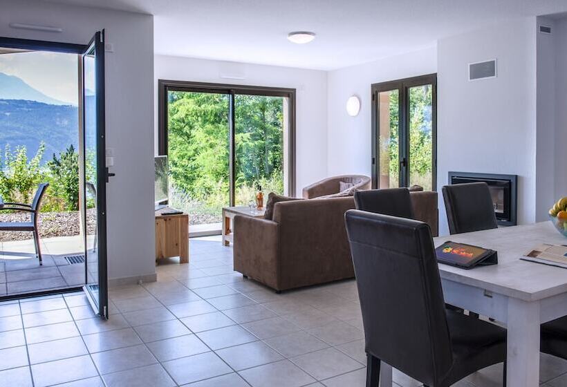 דירת שלושה חדרים, L Ecrin Du Lac