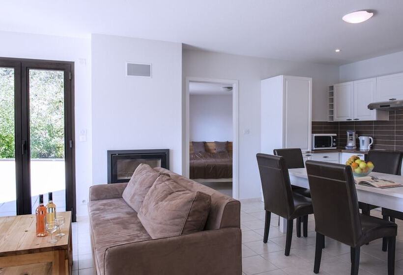 דירת שלושה חדרים, L Ecrin Du Lac