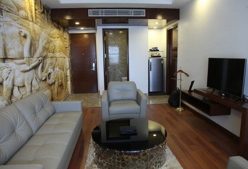 جناح, The Lal Vilas Hotel & Resort