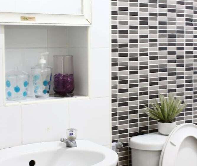 اتاق لوکس, The European Place