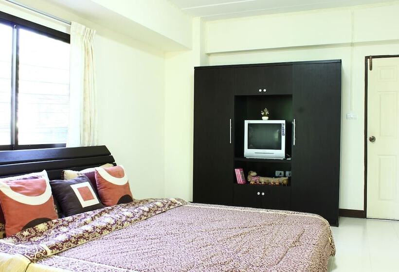 اتاق لوکس, The European Place