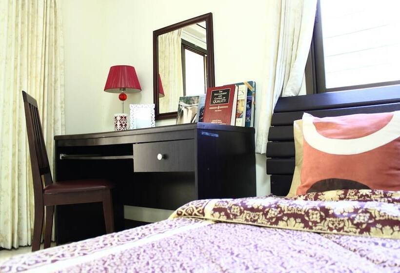 اتاق لوکس, The European Place