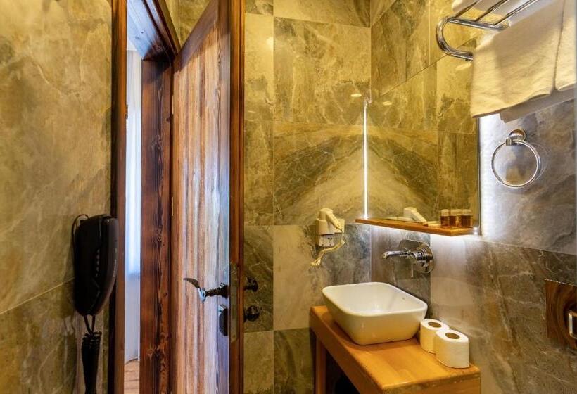 اتاق سوپریور, Akkan