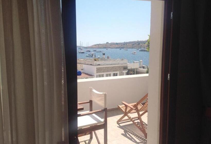 سوئیت اجرایی با چشم‌انداز دریا, Akkan