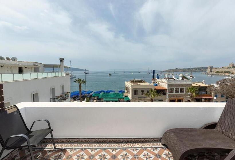 سوئیت اجرایی با چشم‌انداز دریا, Akkan