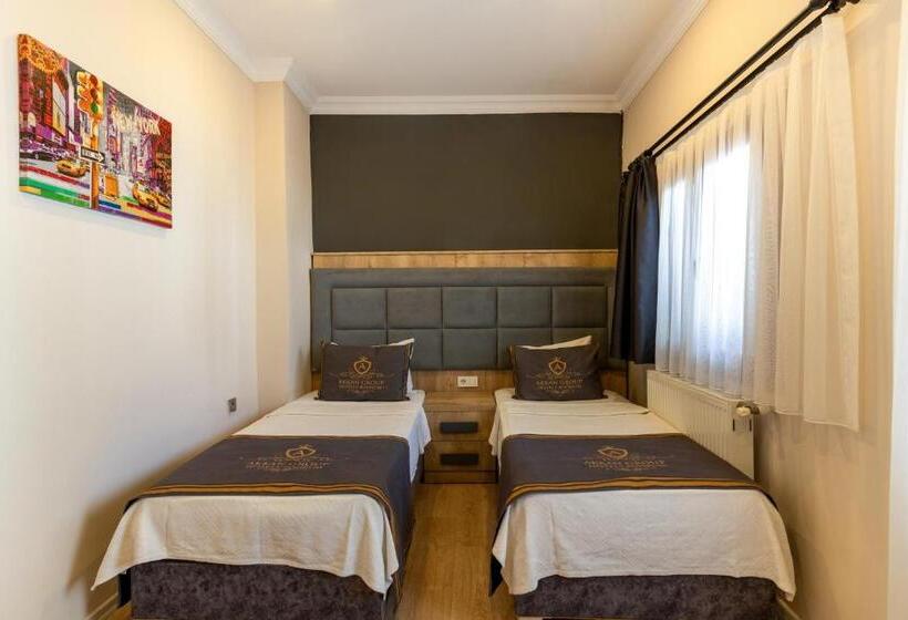 اتاق لوکس خانوادگی, Akkan