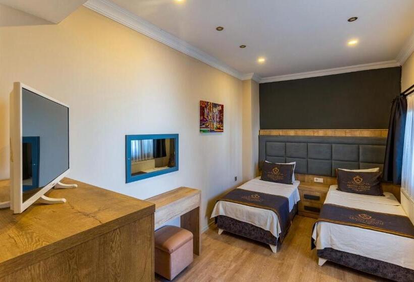 اتاق لوکس خانوادگی, Akkan