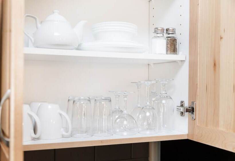 سوییت, Canterra Suites