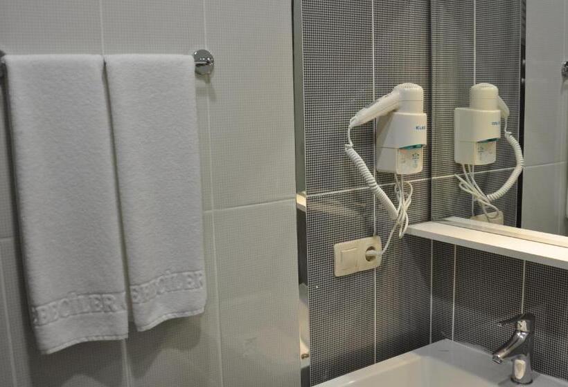 Camera Standard, Cebeciler