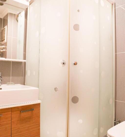 Suite Junior Familiare, Cebeciler