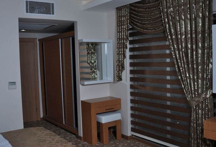 Camera Standard, Cebeciler