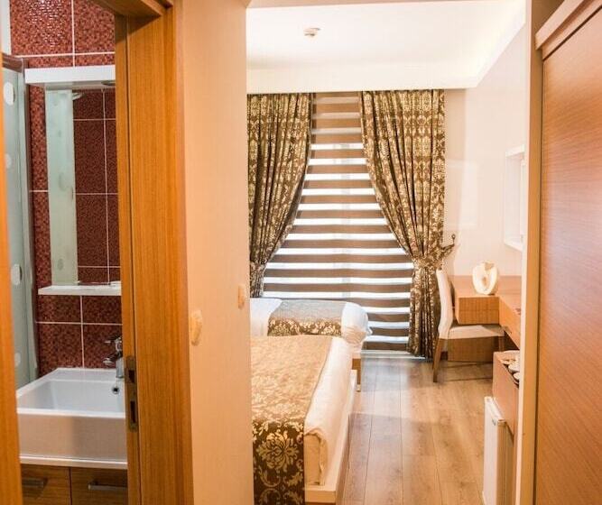 Camera Tripla Standard, Cebeciler