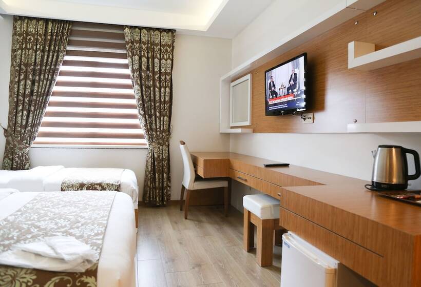 Camera Tripla Standard, Cebeciler