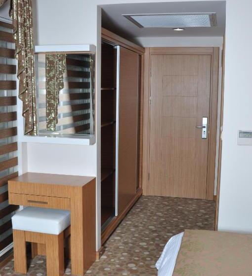 Camera Standard, Cebeciler