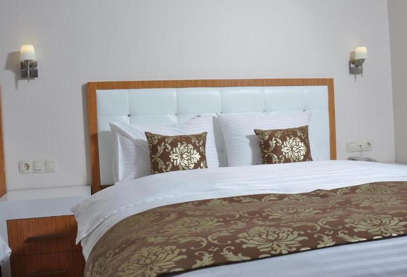 Camera Standard, Cebeciler