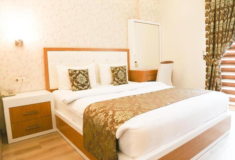 Camera Standard, Cebeciler